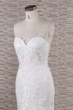 Chic Trägerkleid mit Applikationen und Meerjungfrau-Silhouette für elegante Hochzeitskleider