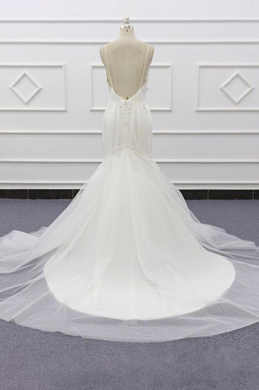 Elegantes Hochzeitskleid im Meerjungfrau-Stil mit Trägern und Perlenstickerei