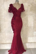Robe de bal sirène chic à col en V avec motif floral