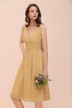 Chiffon Mini Golden Brautjungfernkleid Tägliches Freizeitkleid Ärmellos V-Ausschnitt
