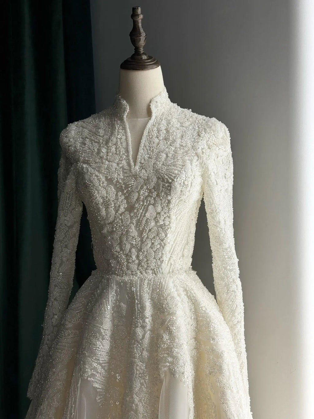 Luxury Sequin Pearl Long Sleeve Ball Gown Wedding Dress SW518