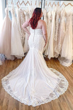 Elegantes langes Meerjungfrau-Kleid mit Applikationen, Spaghettiträgern und Spitzenbesatz, rückenfreies Brautkleid