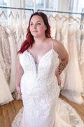 Elegantes langes Meerjungfrau-Kleid mit Applikationen, Spaghettiträgern und Spitzenbesatz, rückenfreies Brautkleid