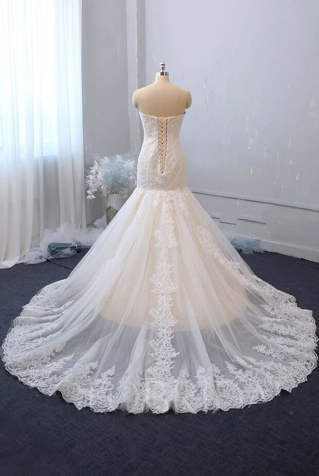 Vestido de Noiva Clássico Comprido Cauda de Sereia Decote Coração Sem Costas Aplicações de Renda Tule