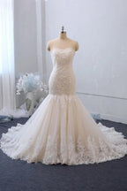 Vestido de Noiva Clássico Comprido Cauda de Sereia Decote Coração Sem Costas Aplicações de Renda Tule