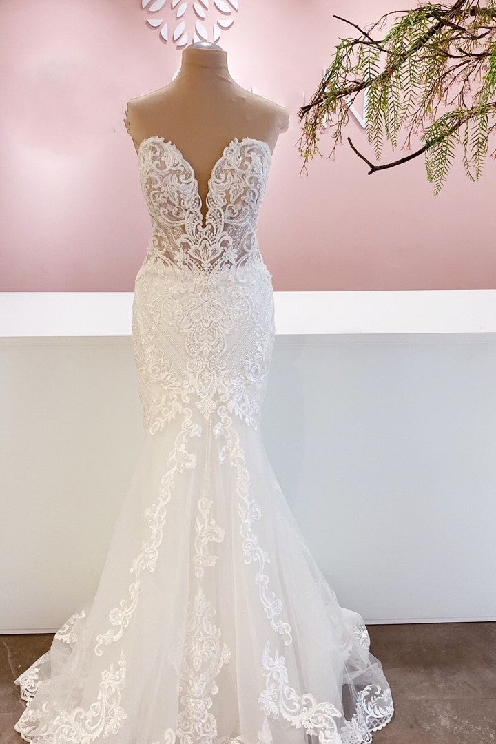 Vestido de Noiva Clássico Longo Decotado às Costas Cauda de Sereia Com Aplicações de Renda