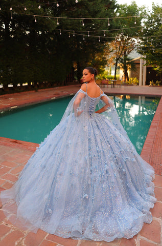 Quinceanera-Kleid mit kalten Schultern und Cape-Ärmeln von Amarra 54308