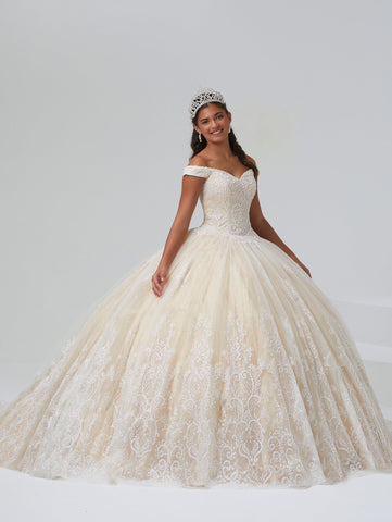 Vestido de quinceanera com ombros descobertos da House of Wu 26980