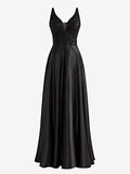 Colette | Schwarzes A-Linien-Ballkleid aus Satin mit V-Ausschnitt und Schlitz