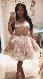 Niedliches Trägerlos A-Linie Kurzes Rosa Spitze Homecoming-Kleid PG143