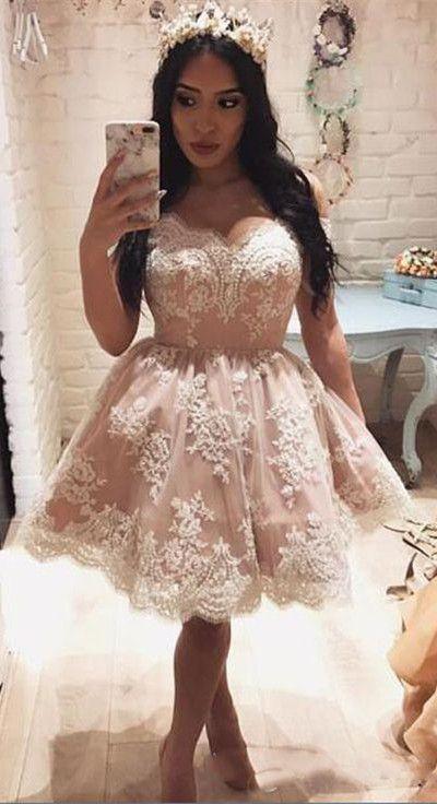 Niedliches Trägerlos A-Linie Kurzes Rosa Spitze Homecoming-Kleid PG143