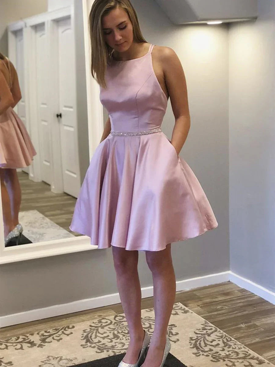 Vestido Lindo Corto de Satén Sin Espalda para Baile de Graduación o Homecoming con Bolsillo, Corte A-line