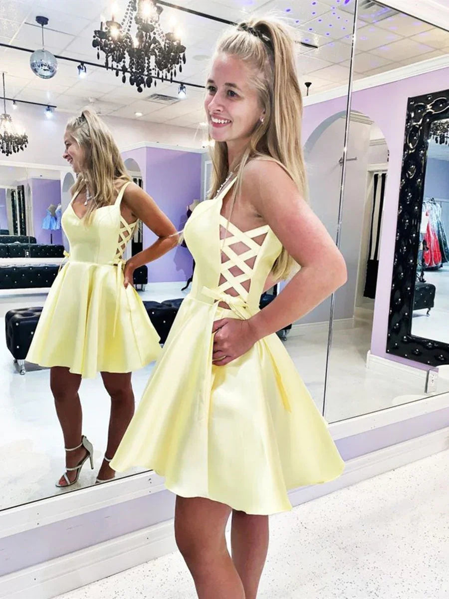 Niedliches Gelb Kurzes A-Line V-Ausschnitt Satin Abschlussball Homecoming Kleider mit Taschen