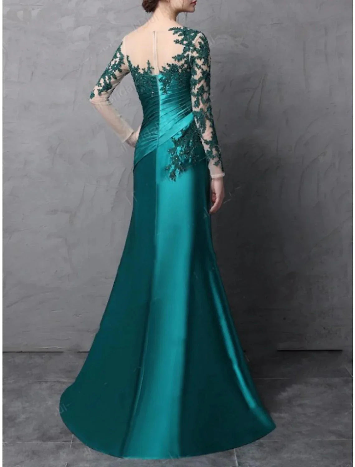 Vestido de mãe da noiva estilo tubo/coluna, vintage, elegante, decote ilusão, cauda comprida, renda, charmeuse, manga comprida, com aplicações, franzido