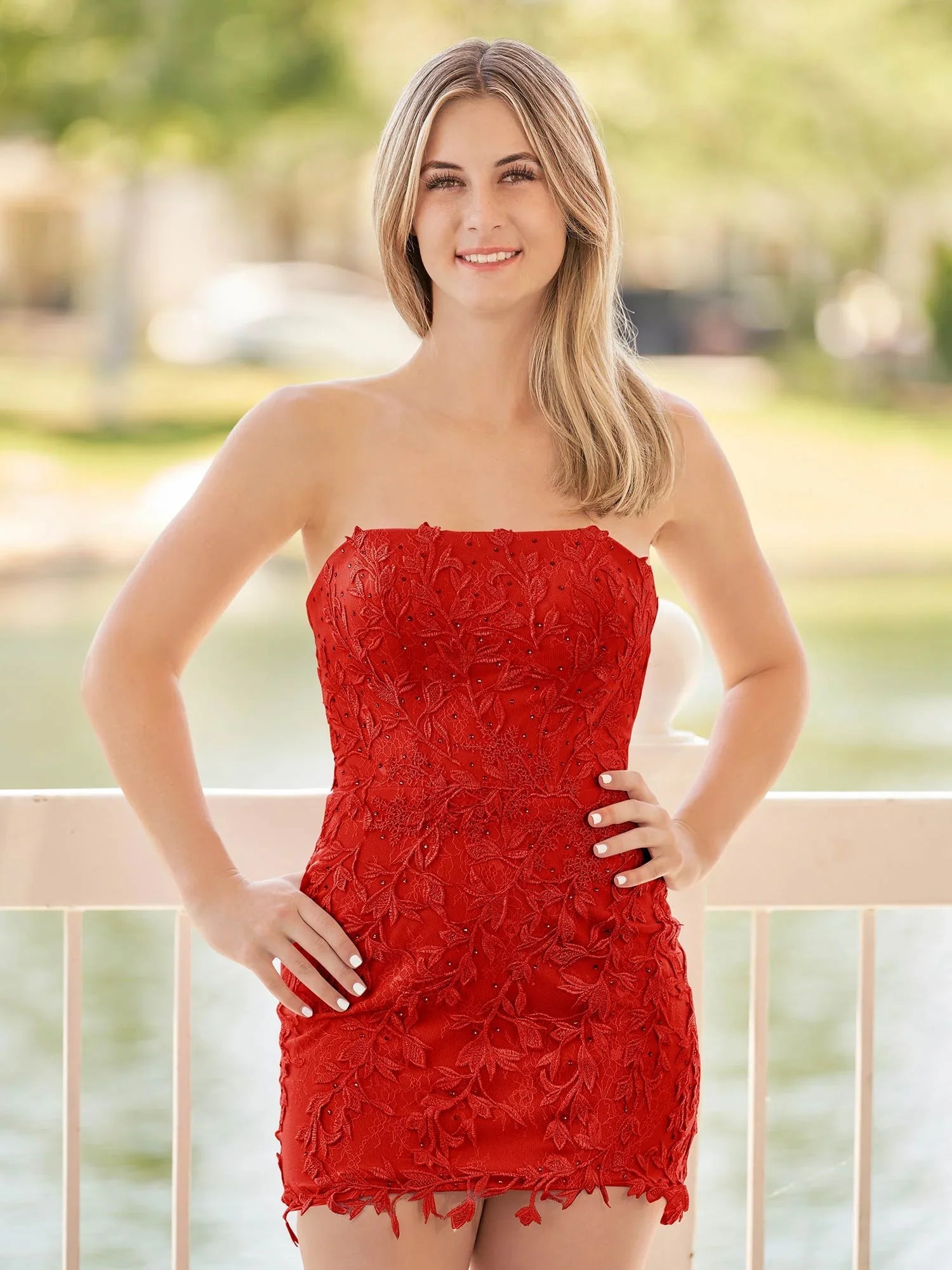 Rosa enges kurzes Spitzen-Heimkehrkleid mit Applikationen
