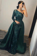 Vestido de noche sirena de manga larga en verde oscuro con hombro descubierto y sobrefalda