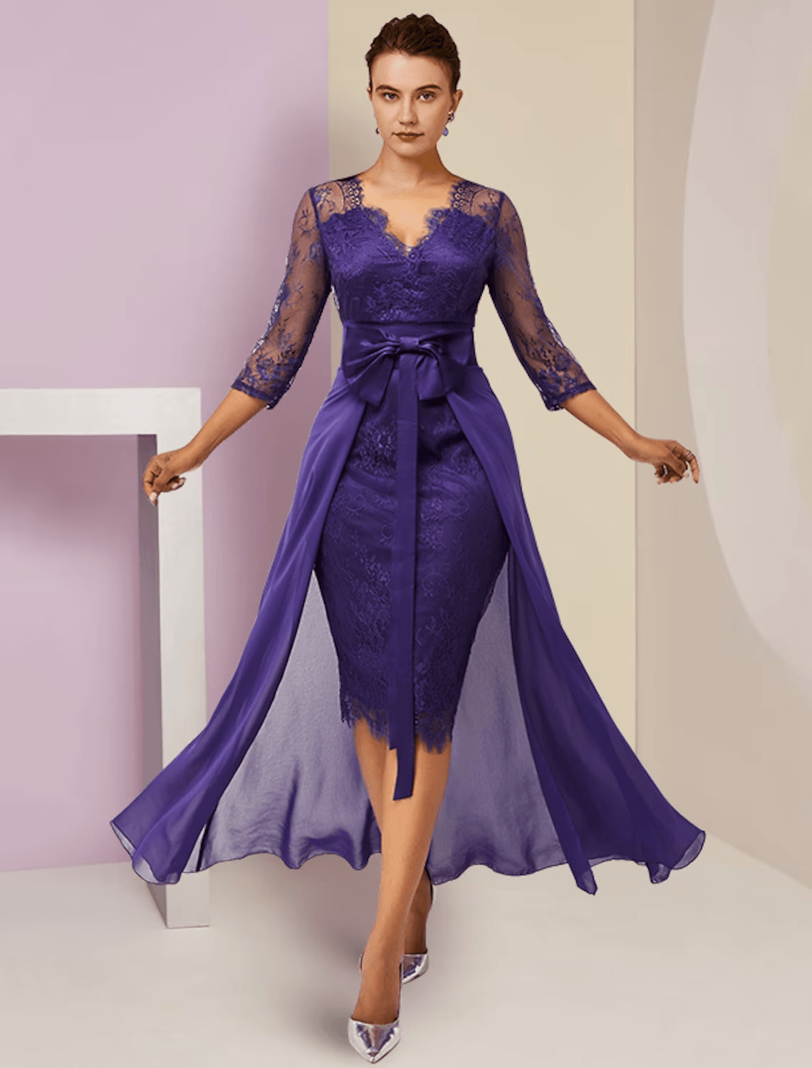 Vestido de mãe da noiva de duas peças, estilo coluna, formal, para convidada de casamento, elegante, destacável, decote em V, comprimento até ao joelho, chiffon, renda, manga 3/4 com laço(s)