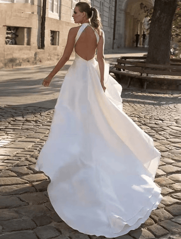 Hall Open Back Casual Brautkleider Kapelle Zug A-Linie Ärmellos Neckholder Satin Mit Volltonfarbe
