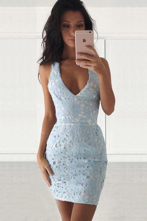 Tief ausgeschnittenes ärmelloses kurzes hellblaues Spitzen-Abschlussballkleid PD294