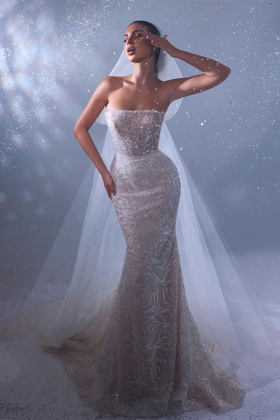 Designer-Lang-Armloses Spitzen-Hochzeitskleid mit Schleppe in Meerjungfrauenform