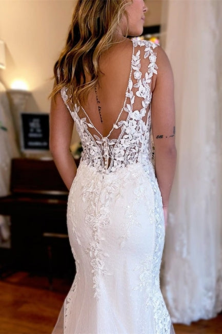 Vestidos de Noiva Longos de Cauda Com Decote em V e Costas Nuas, Sem Mangas e Com Aplicações de Renda