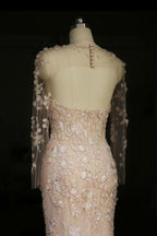 Designer-Open-Back-Spitzenblumen-Langarm-Nixen-Hochzeitskleid