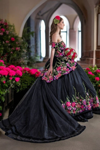 Vestido de baile floral charro com ombros à mostra da Calla SCL30016