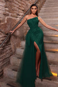 Vestido de noche largo color verde oscuro estilo sirena con hombro descubierto, volantes de tul y abertura lateral
