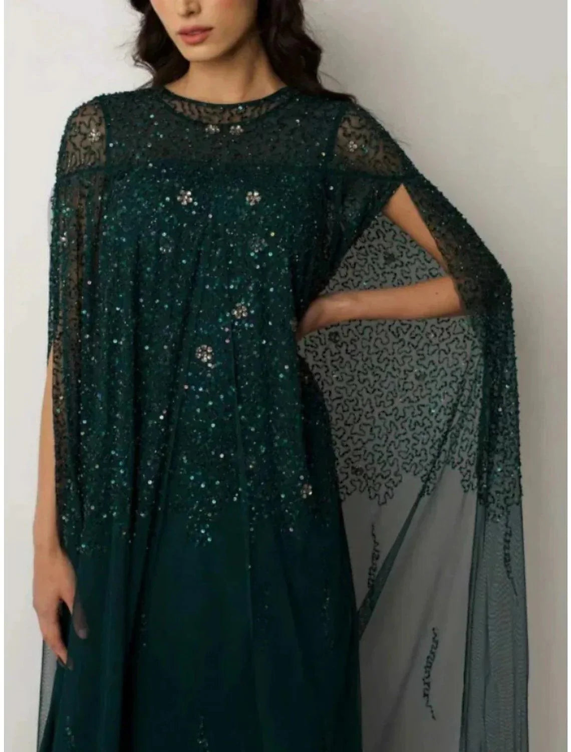 Vestido tubinho/coluna para mãe da noiva, convidada de casamento, elegante, decote em joia, cauda longa/escova, chiffon elástico, manga curta com lantejoulas, franzido, cor sólida