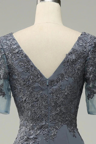 Kleid für die Brautmutter aus Satin mit Applikationen