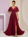 Etuikleid/Säulenkleid für die Mutter der Braut, Hochzeitsgast, elegant, funkelnd und glänzend, V-Ausschnitt, bodenlang, Chiffon, Spitze, Pailletten, kurze Ärmel mit Falten, geschlitzte Vorderseite