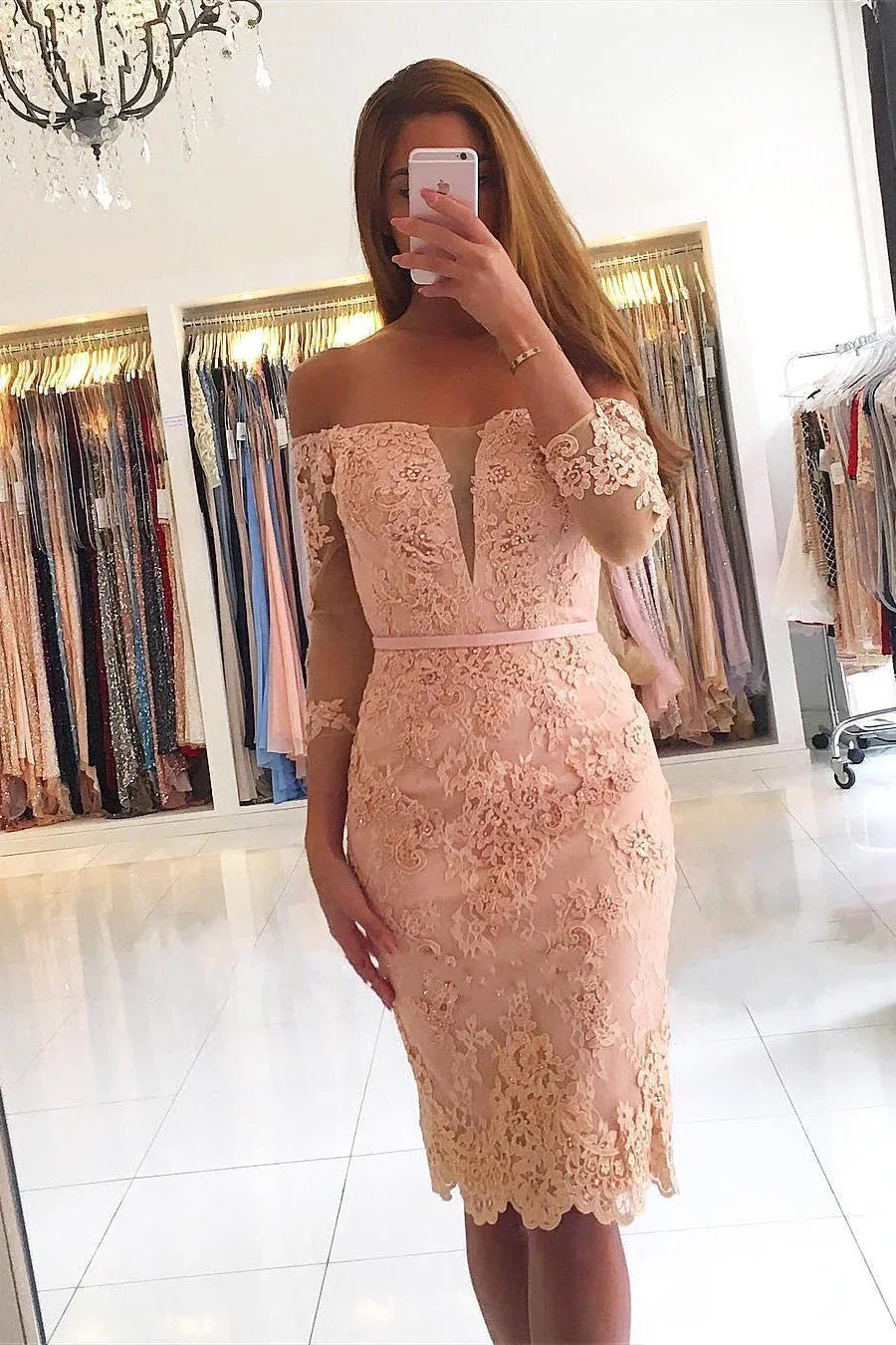 Elegantes Partykleid mit 3/4-Ärmeln, Spitze und schmaler Passform