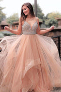 Abito da ballo lungo elegante a linea A con scollo a V e spaghettini in tulle