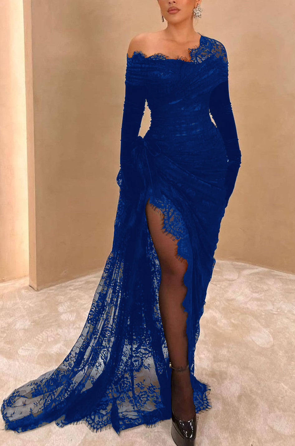 Elegante vestido de noite verde escuro com mangas compridas, sereia, renda, racha alta e luvas