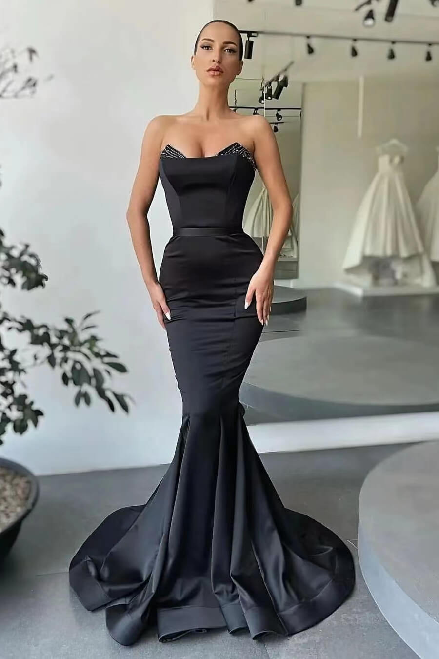 Elegante vestido de baile longo preto sem alças estilo sereia sem mangas