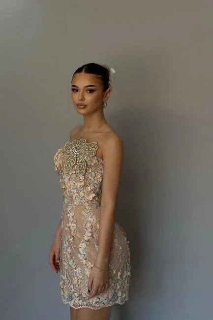 Vestido de Baile Corto Sin Mangas con Encaje y Aplicaciones en Columna Elegante