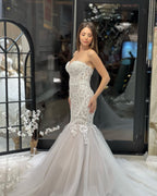 Elegant Bodenlanges Sweetheart Ärmelloses Meerjungfrau Spitzen Brautkleid mit Applikationen