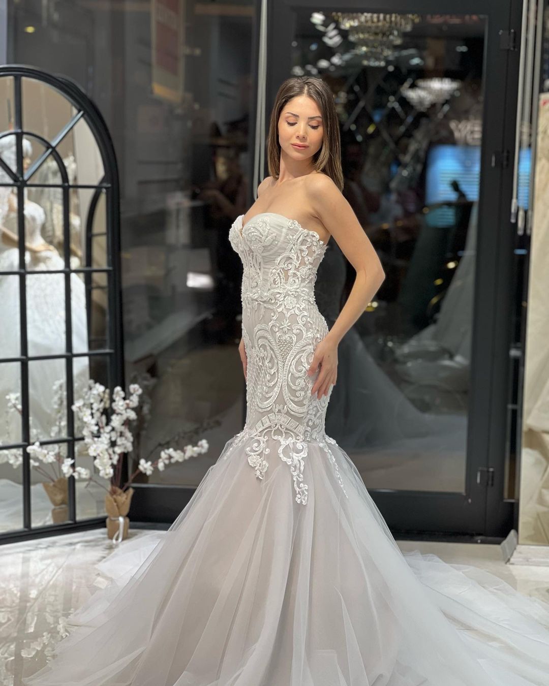 Elegant Bodenlanges Sweetheart Ärmelloses Meerjungfrau Spitzen Brautkleid mit Applikationen