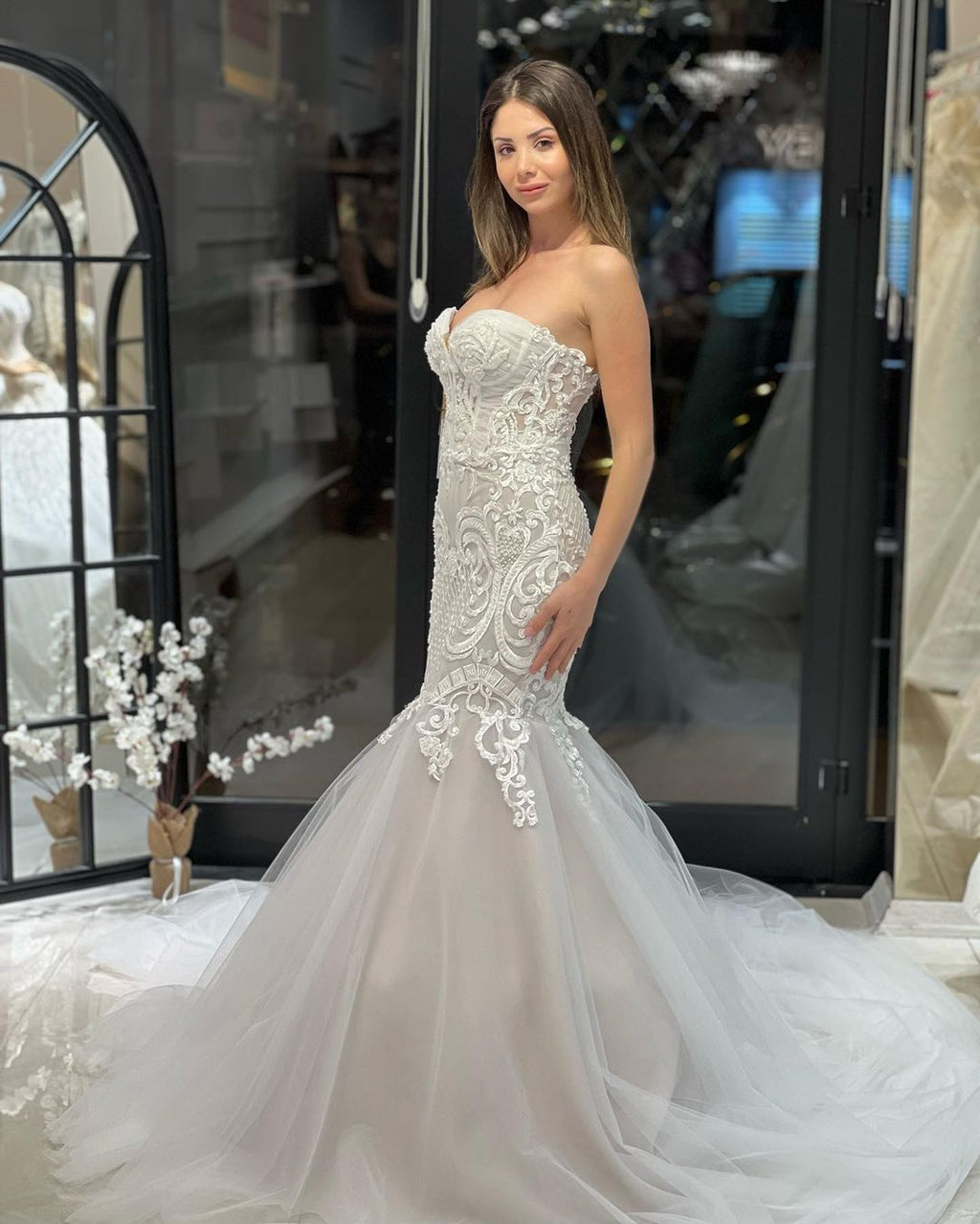 Elegant Bodenlanges Sweetheart Ärmelloses Meerjungfrau Spitzen Brautkleid mit Applikationen