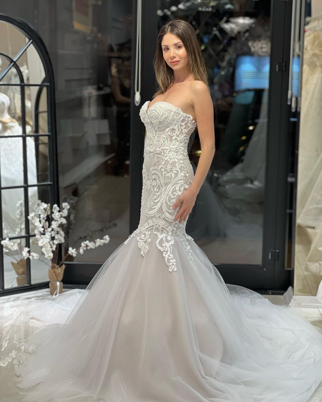 Elegant Bodenlanges Sweetheart Ärmelloses Meerjungfrau Spitzen Brautkleid mit Applikationen