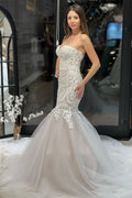 Elegant Bodenlanges Sweetheart Ärmelloses Meerjungfrau Spitzen Brautkleid mit Applikationen