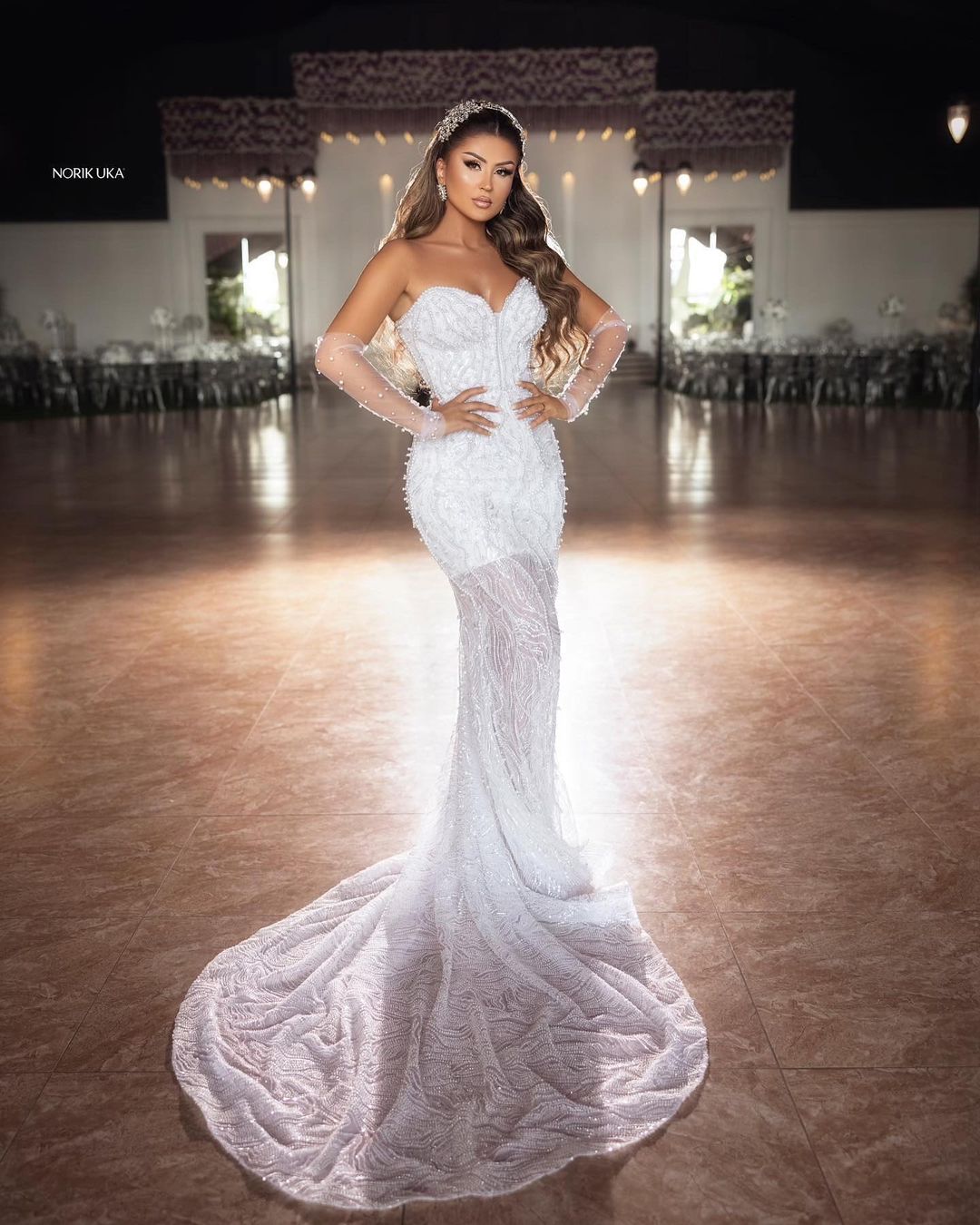 Elegant Bodenlanges Sweetheart Ärmelloses Meerjungfrau Spitzen Brautkleid mit Perlen