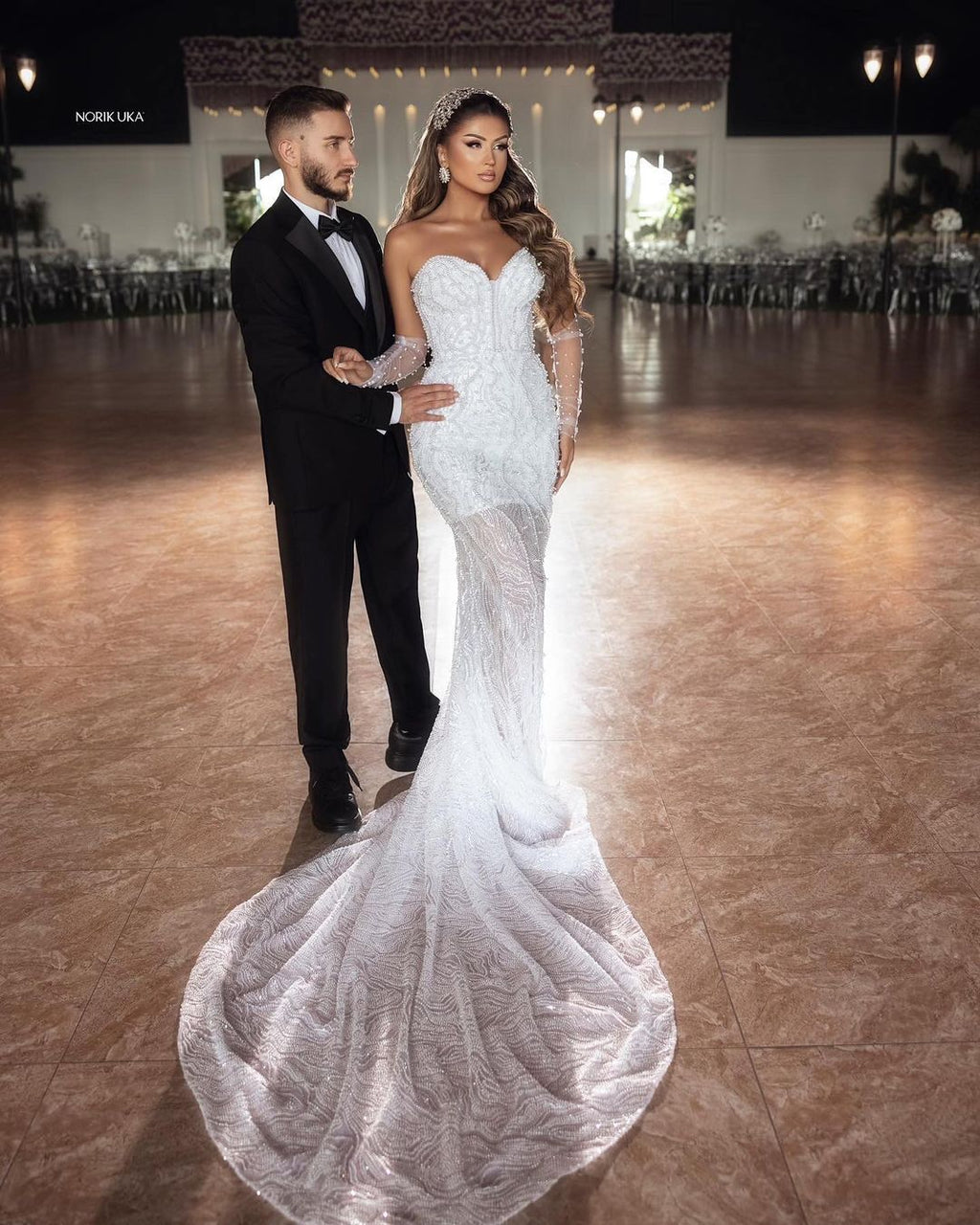 Elegant Bodenlanges Sweetheart Ärmelloses Meerjungfrau Spitzen Brautkleid mit Perlen