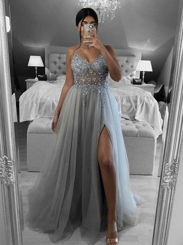 Elegantes, langes, graues Ballkleid in A-Linie mit V-Ausschnitt, offenem Rücken, Perlenbesetztem Schlitz
