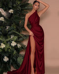 Vestido de noche elegante en burdeos largo, sin mangas, con hombro descubierto, estilo sirena y abertura frontal