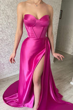 Elegantes langes Meerjungfrau-Abendkleid im Sweetheart-Stil mit ärmellosem Satin und Schlitz