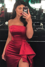 Elegantes langes trägerloses A-Linien-Ballkleid aus Satin mit Schlitz