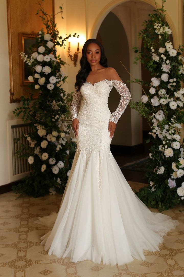 Elegantes langes elfenbeinfarbenes Meerjungfrau-Brautkleid mit langen Ärmeln, Spitze und Tüll