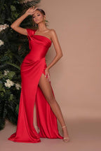 Elegante vestido de baile sereia de um ombro só comprido em cetim com racha