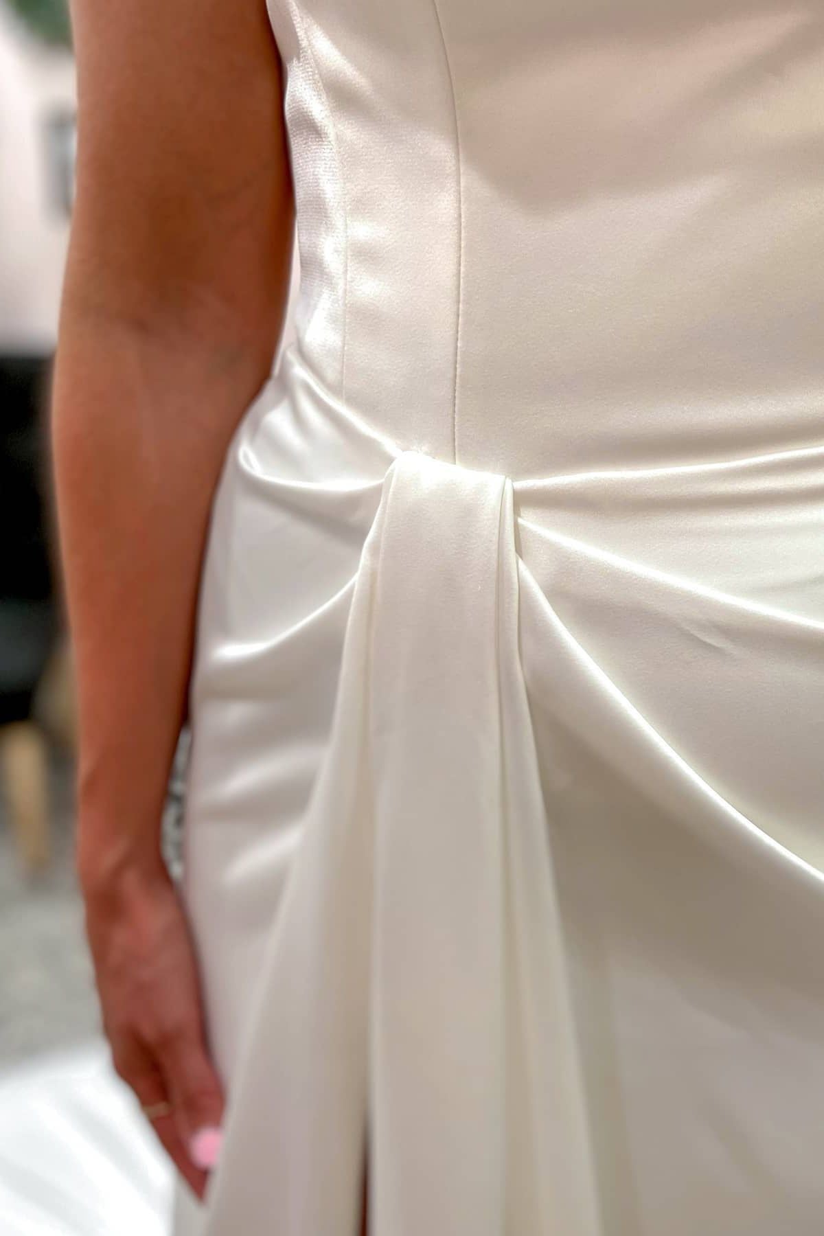 Elegantes langes Meerjungfrau-Brautkleid mit Herzausschnitt, rückenfreiem Satin und Schlitz
